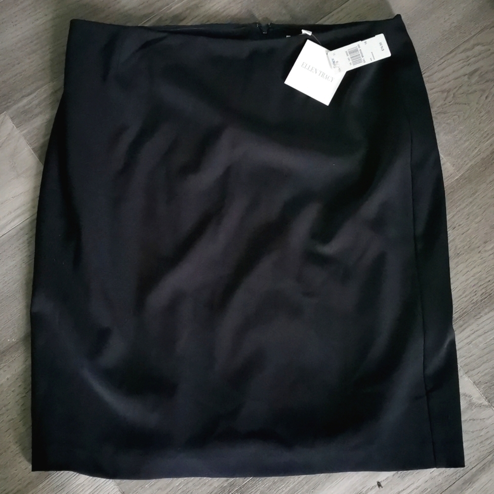 NWT Ellen Tracy  careerwear officeblack pencil skirt. Size 16